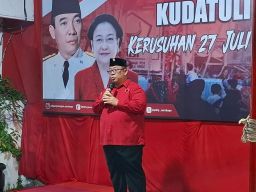 PDIP Surabaya Gelar Aksi Serentak di 155 Titik dan Bagikan Sembako ke Divisi Becak