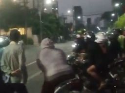 Tawuran Pecah di Depan JW Marriott Surabaya, Jalan Embong Malang Mencekam