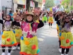 Warga RT 4 Ngagel Dadi Angkat Tema Lingkungan di Karnaval 17 Agustus