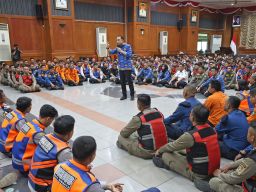 Operasi Besar! Pemkot Surabaya Turunkan Pasukan “PRJ” Pulihkan Fungsi Jalan