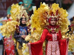 700 Peserta Ramaikan Parade SFF 2025 di Surabaya