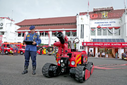 Tangani Medan Berbahaya, Surabaya Andalkan Robot Pemadam