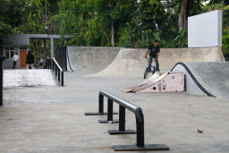 Skate & BMX Park Kalimas Dipoles, Adrenalin Atlet Surabaya Terpacu
