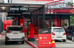 Se’Indonesia Buka Drive-Thru Pertama di Surabaya