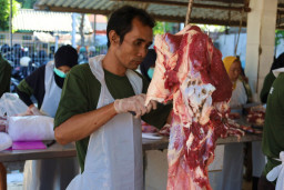 Catat Tanggalnya! RPH Surabaya Obral Daging Iga di Pasar Murah Ramadan