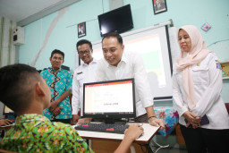 Peringatan untuk Orang Tua: 18.00–20.00 Waktu Anak Wajib Bebas Gadget di Surabaya