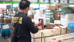 Miras dan Kosmetik Ilegal Asal Cina Gagal Masuk Surabaya