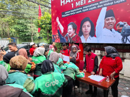 PDIP Surabaya Serap Aspirasi Ojol Perempuan di Hari Buruh