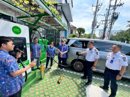 Lima SPKLU Resmi Beroperasi di Surabaya