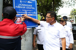 926 Petugas Parkir Digital Siap Layani Warga Surabaya