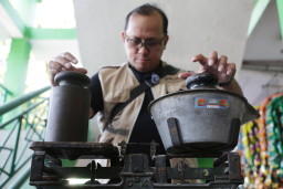 Tera Timbangan Gratis, Surabaya Jaga Kepercayaan Pasar