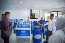 SIER Salurkan Dropbox dan Komposter ke-12 Kelurahan di Surabaya