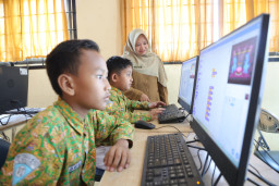 Siswa SDN di Surabaya Bikin Aplikasi AI Bahasa Isyarat