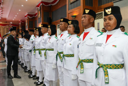 Begini Pesan Wali Kota Eri kepada 98 Paskibraka 