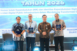 Raih Dua Penghargaan Nasional, Surabaya Buktikan Satu Data NIK Pacu Pertumbuhan Ekonomi