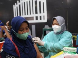 564 Kasus Covid-19 di Surabaya, Pemkot Gencar Lakukan Vaksin Booster Bagi Warga