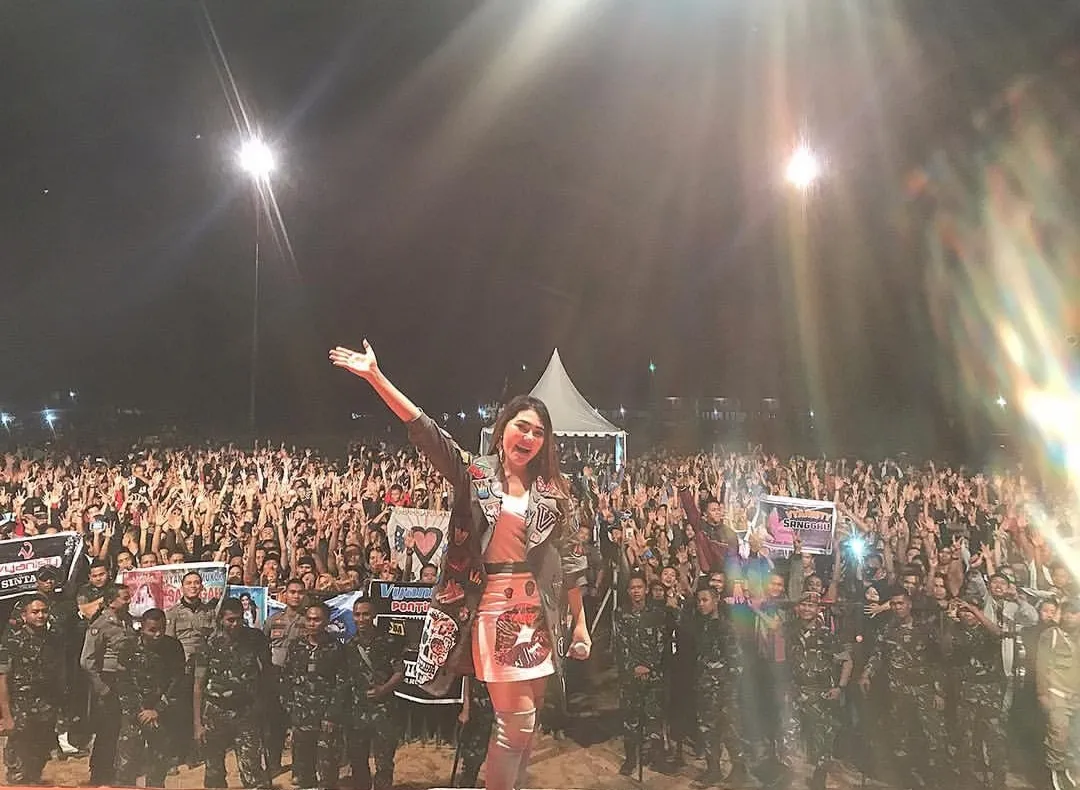 Unggah Foto Bareng Ketua TKN, Via Vallen Dukung Jokowi