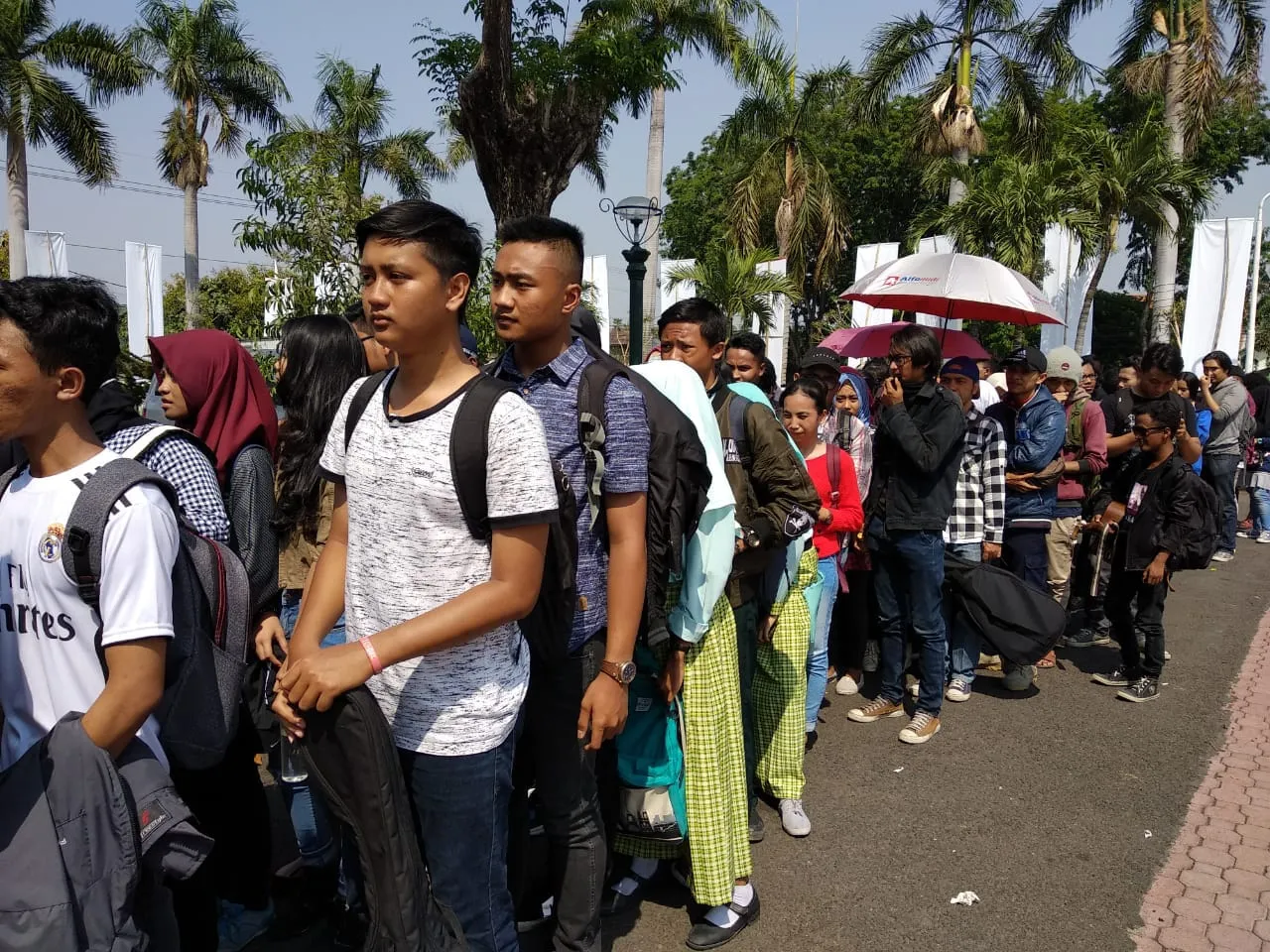 Ratusan Warga Surabaya Padati Big Audisi Rising Star Indonesia 2018