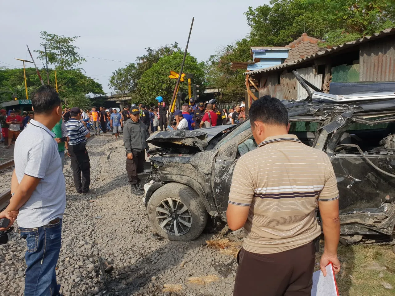 Pajero vs Sri Tanjung, 3 Orang Tewas Seketika.