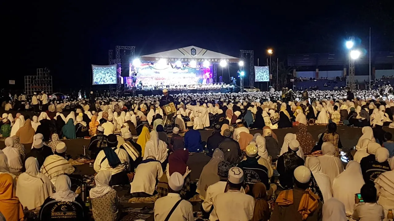 30.000 Umat Hadiri “Bumi Arema Bersholawat, 2019 Tetap Bersaudara, Bersatu Untuk NKRI”