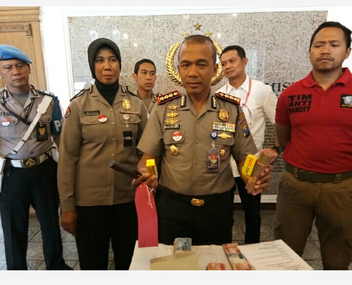 Polisi Tangkap Bandar Judi Bakaran Di Room VIP Karoke