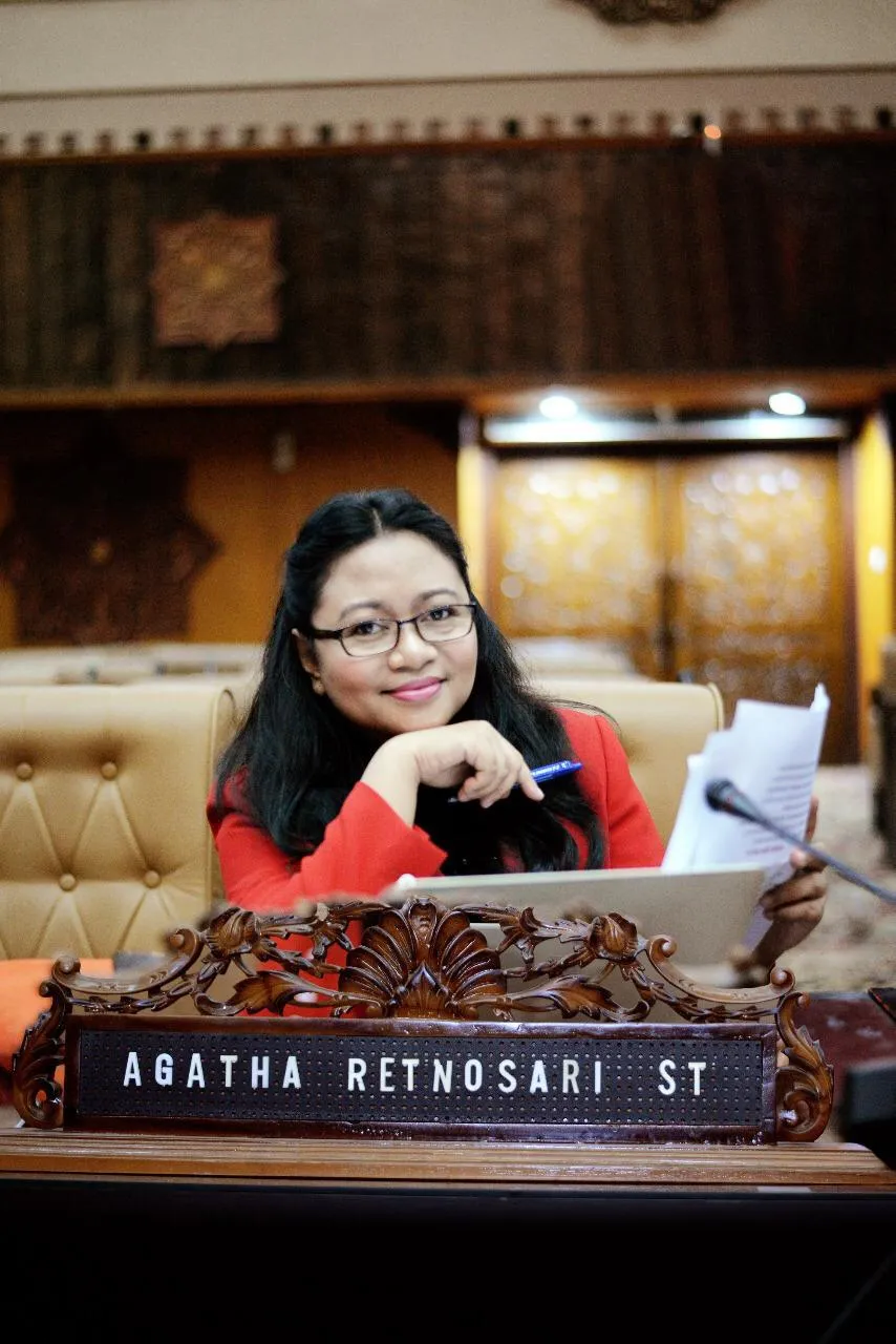Agatha Retnosari: Penuh Bunga, Hidup di Surabaya Tentramkan Jiwa
