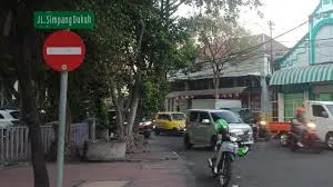 Sempat Berhenti,Pelebaran Jalan Simpang Dukuh Berlanjut