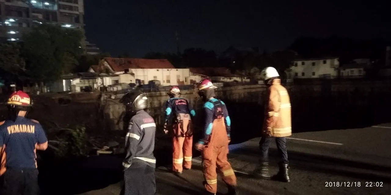Penggalian Basement RS Siloam Keluar Air dan Lubang Sejak Februari