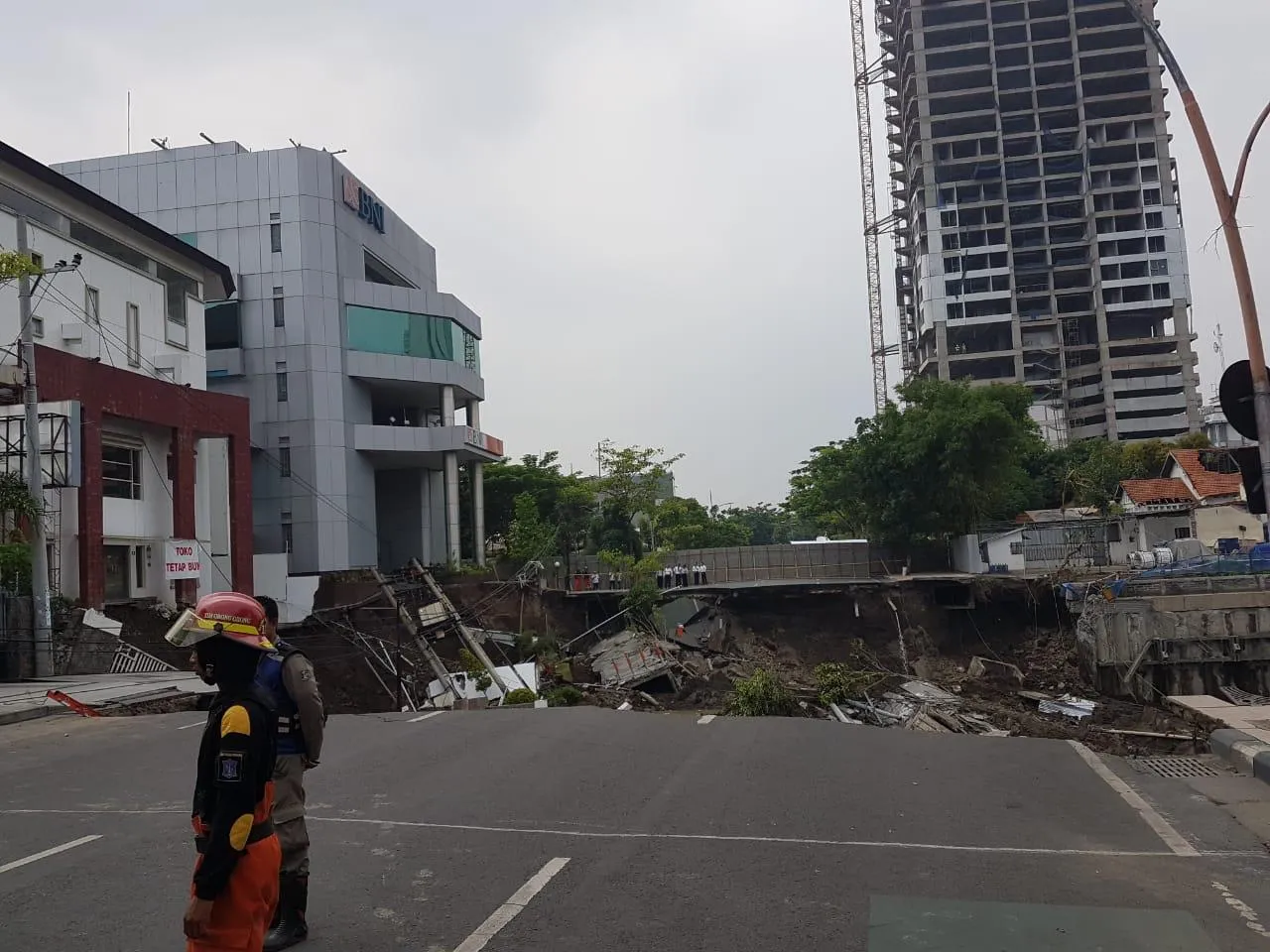Terkait Amblesnya Jalan Gubeng, Ini Tanggapan RS Siloam