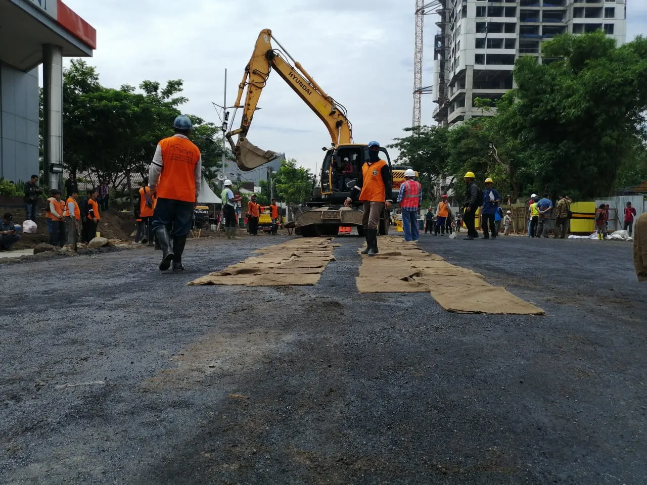 Proses Recovery Jalan Raya Gubeng, Risma : Hari Ini Tahap Pengaspalan.