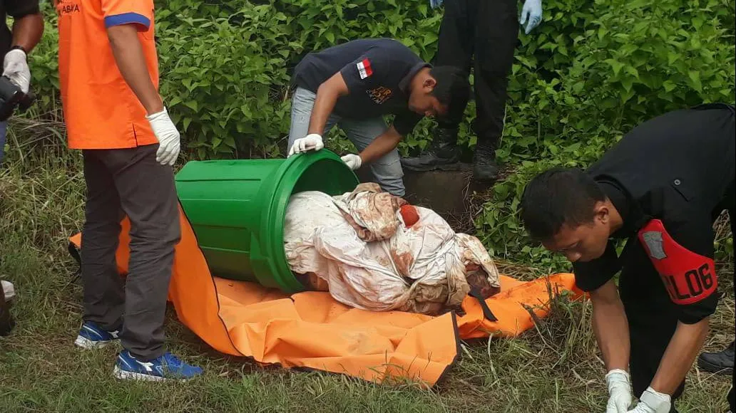Mayat Misterius Ditemukan di Tong Sampah depan Maspion 4 Surabaya