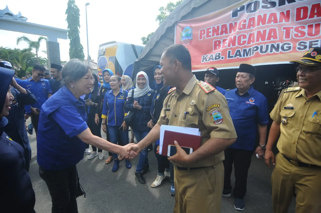 Serahkan 19 Truk Bantuan,Gus Choi : Rakyat Jatim Penuh Gairah Beri Sumbangan