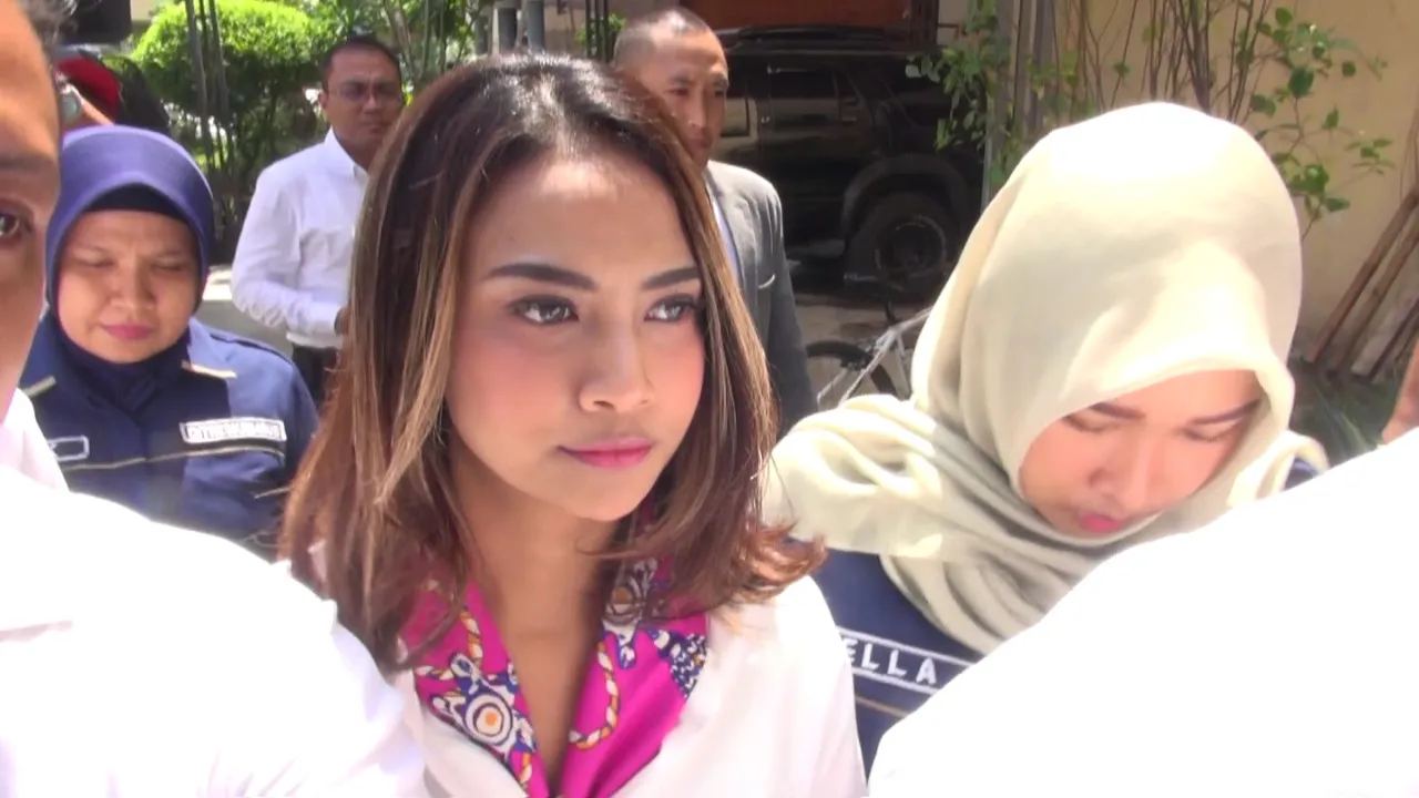 VA Datangi Polda Jatim Penuhi Wajib Lapor
