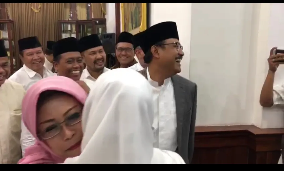 Gus Ipul Berjiwa Besar Hadiri Syukuran Khofifah - Emil di Grahadi