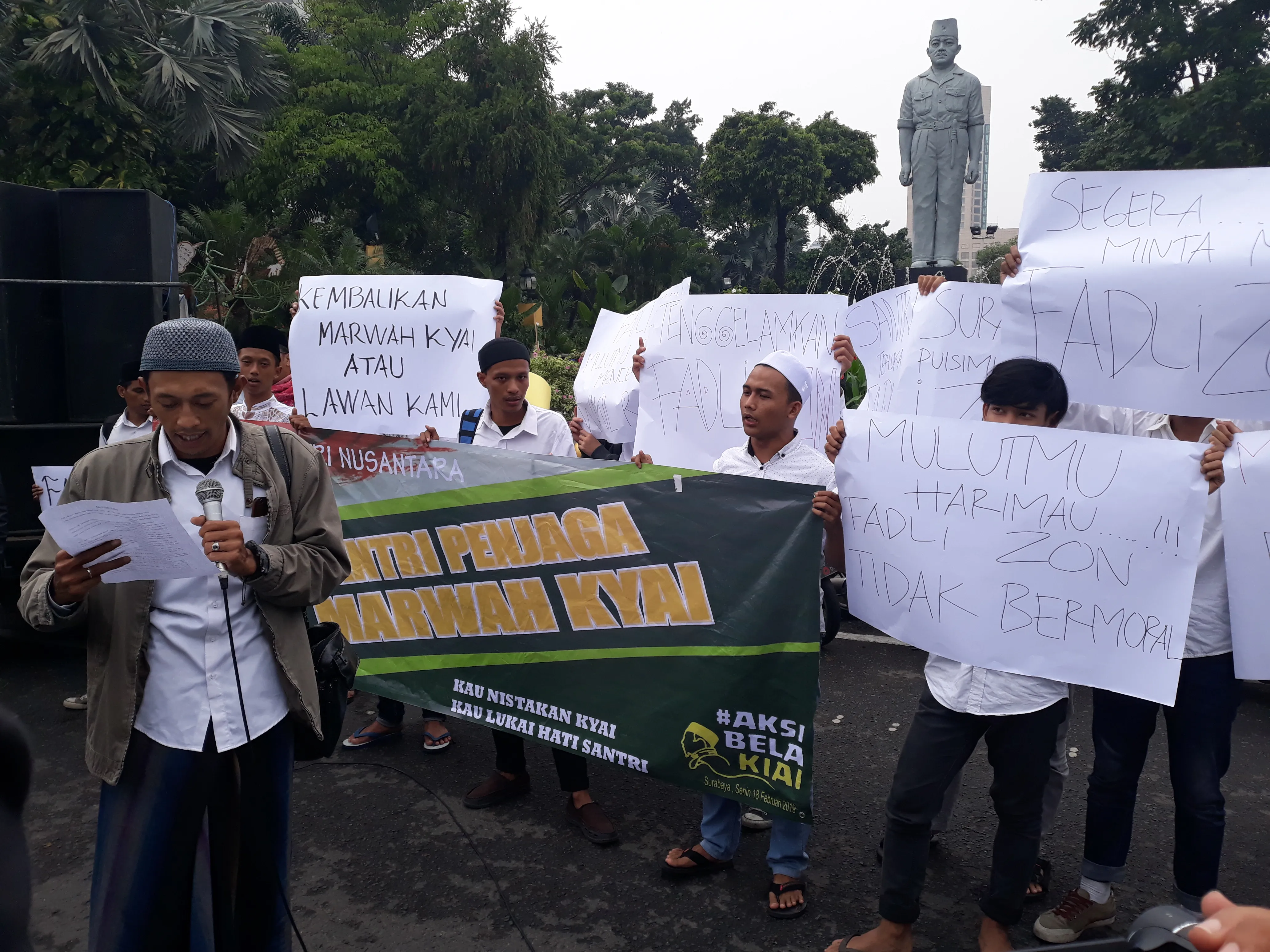 Jaringan Santri Nusantara Desak Fadli Zon Datang ke Rumah Kiai Maimoen Untuk Minta Maaf