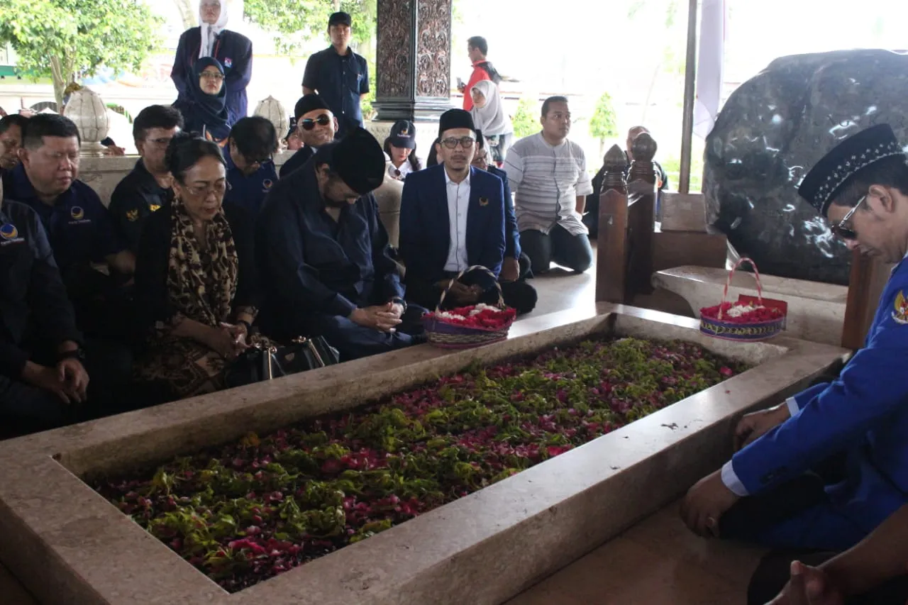Ziarah ke Makam Bung Karno, Surya Paloh : Ini Meneguhkan Spirit dan Nasionalisme