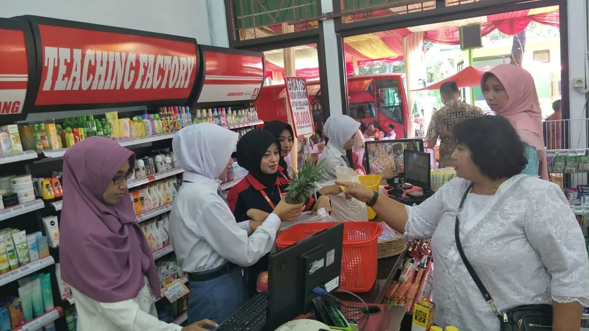Alfamidi Class Ajak Siswa di Malang Pelajari Usaha Ritel