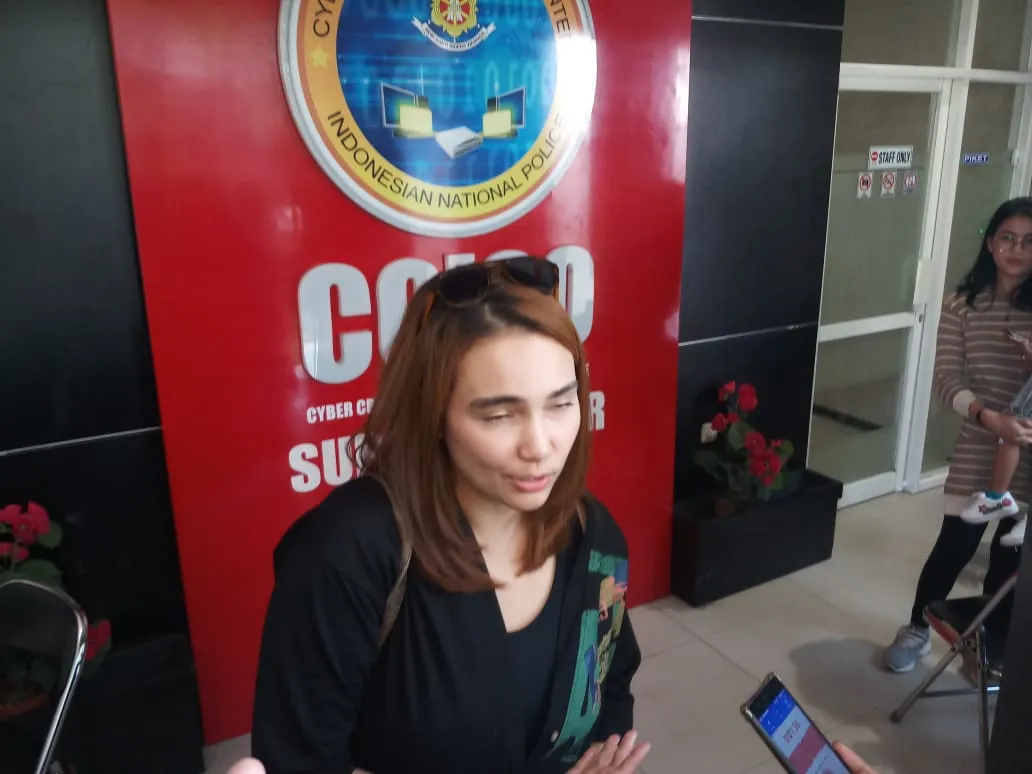Jenguk Vanessa Angel di Polda Jatim, Febi Febiola Ngaku Sedih