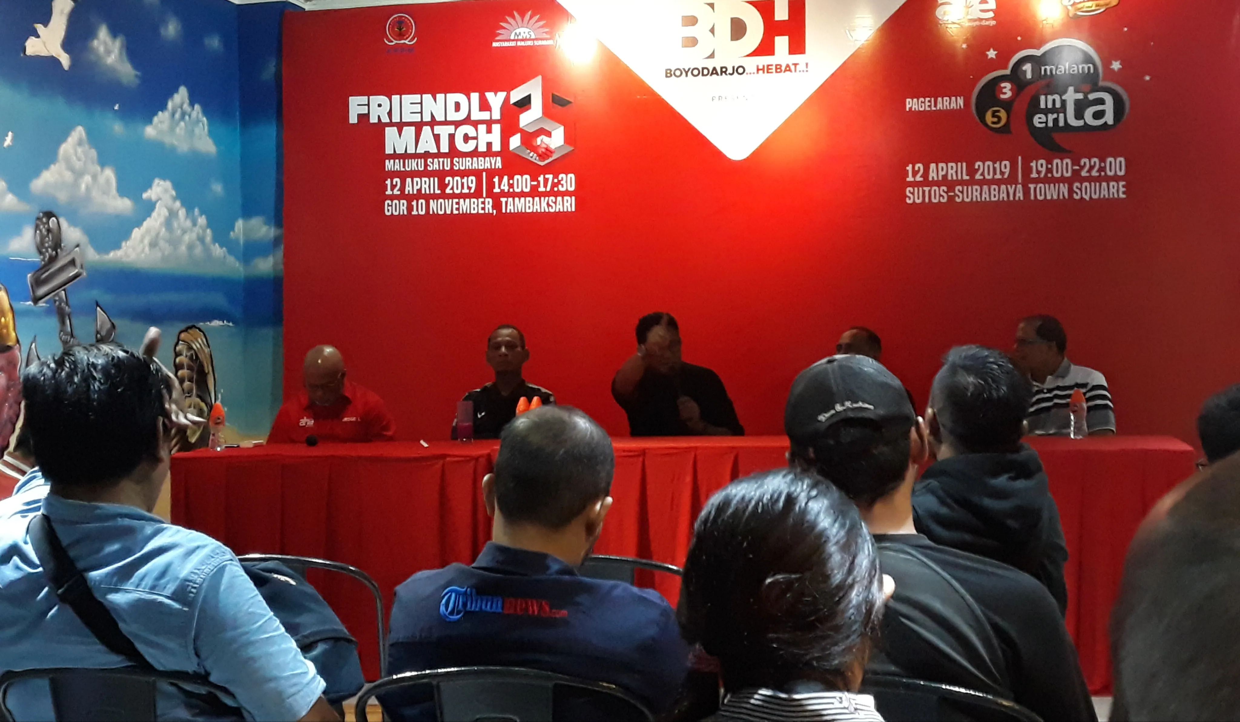 Andre Hehanussa Satukan Surabaya-Maluku Melalui Sepak Bola