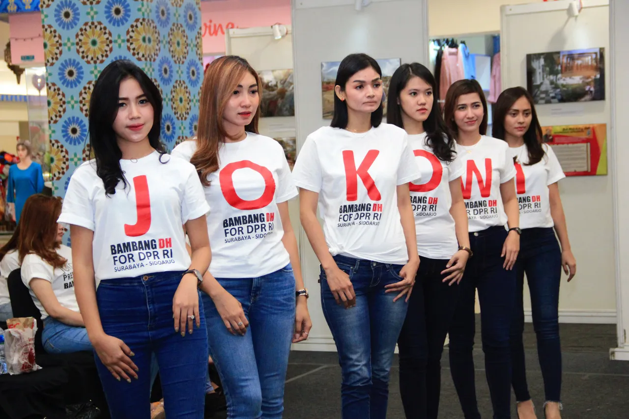 Didatangi Model Cantik Milenial, Royal Plaza Surabaya Heboh