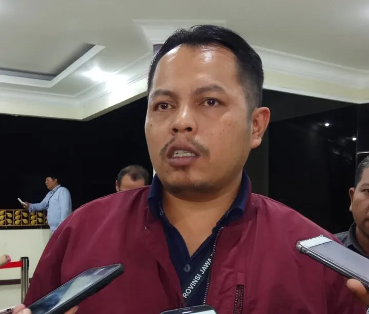 Aksi Gebrak Meja,Ketua KPU Jatim : Bang Sahat Cuma Bikin Aksi Biar Suasana Hidup Lagi