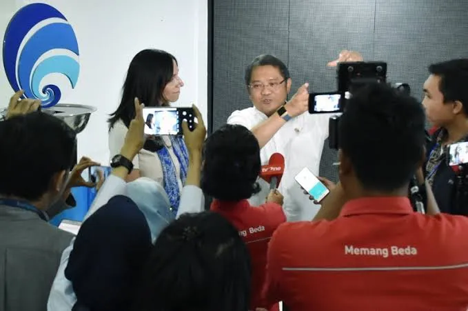 Ini Alasan Menkominfo Batasi Medsos dan Pesan Instan