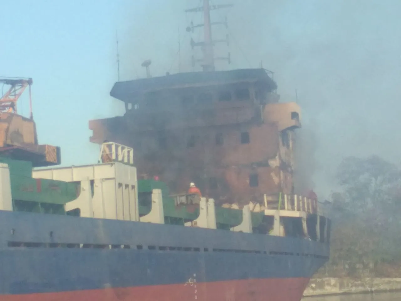 Kapal Cargo Terbakar, Dua ABK Terluka