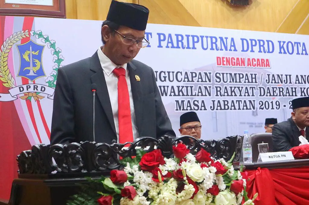 Adi Sutarwijono Jadi Ketua Sementara DPRD Surabaya