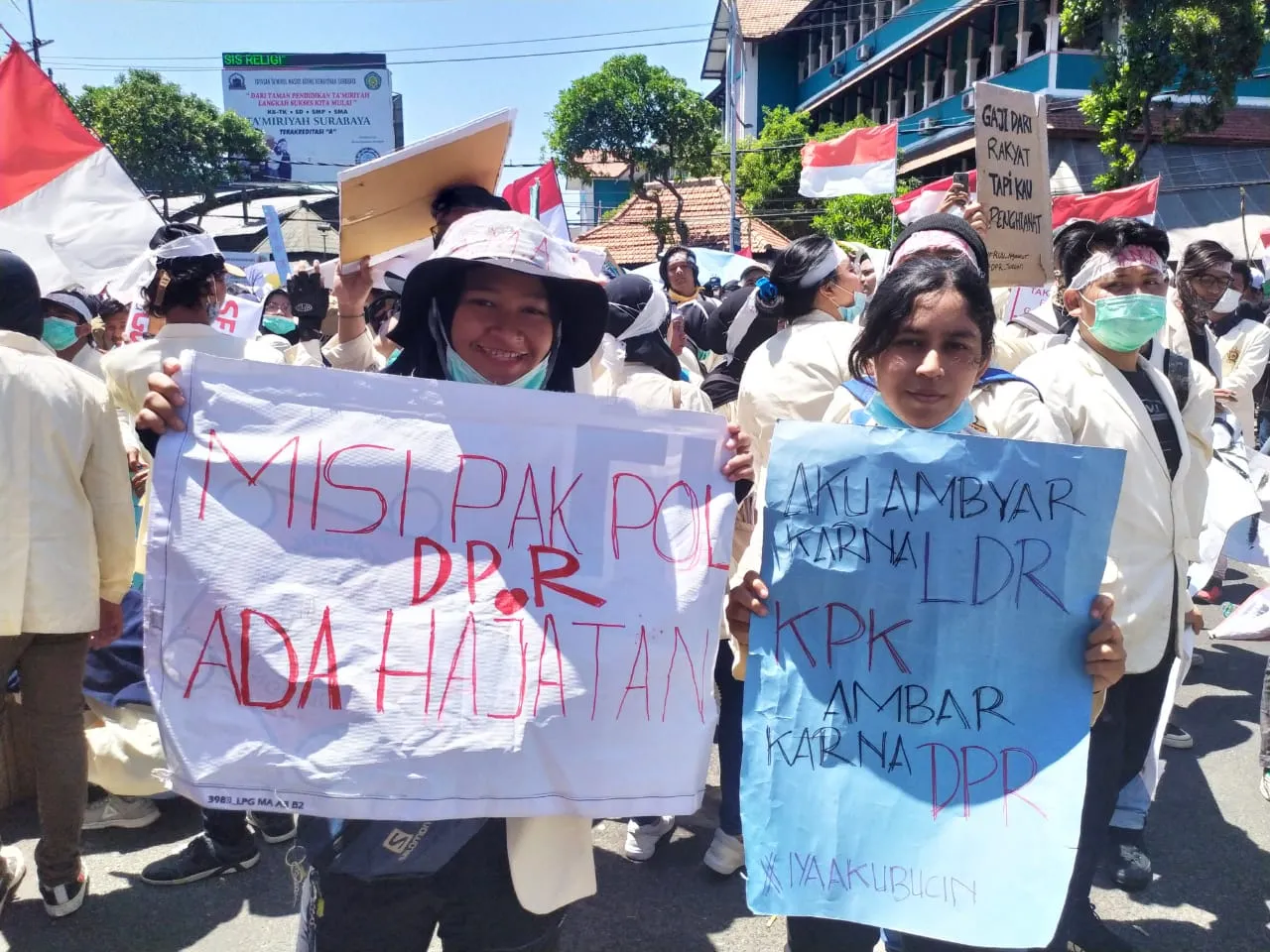 Mahasiswa Kampus Wartawan Surabaya Ikut Demo, Teriakan Matinya Kebebasan Pers