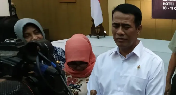Risma Tolak Dikaitkan Dengan Pencalonan Dua Anak Buahnya di Pilwali 2020.