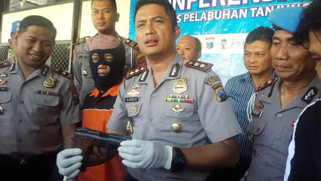 Polres Pelabuhan Tanjung Perak Tangkap TKI Selundupkan Senpi