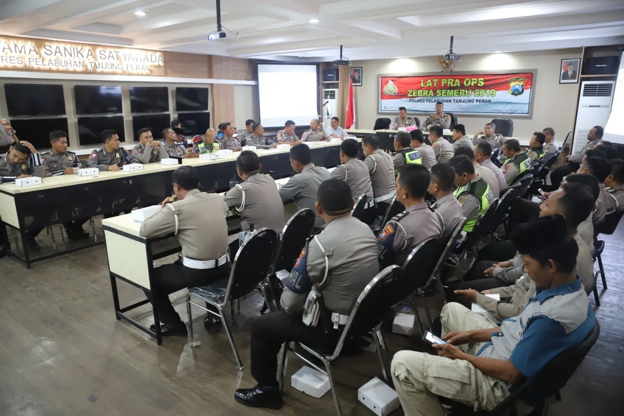 Polres Pelabuhan Tanjung Perak Gelar Pra Latpraops