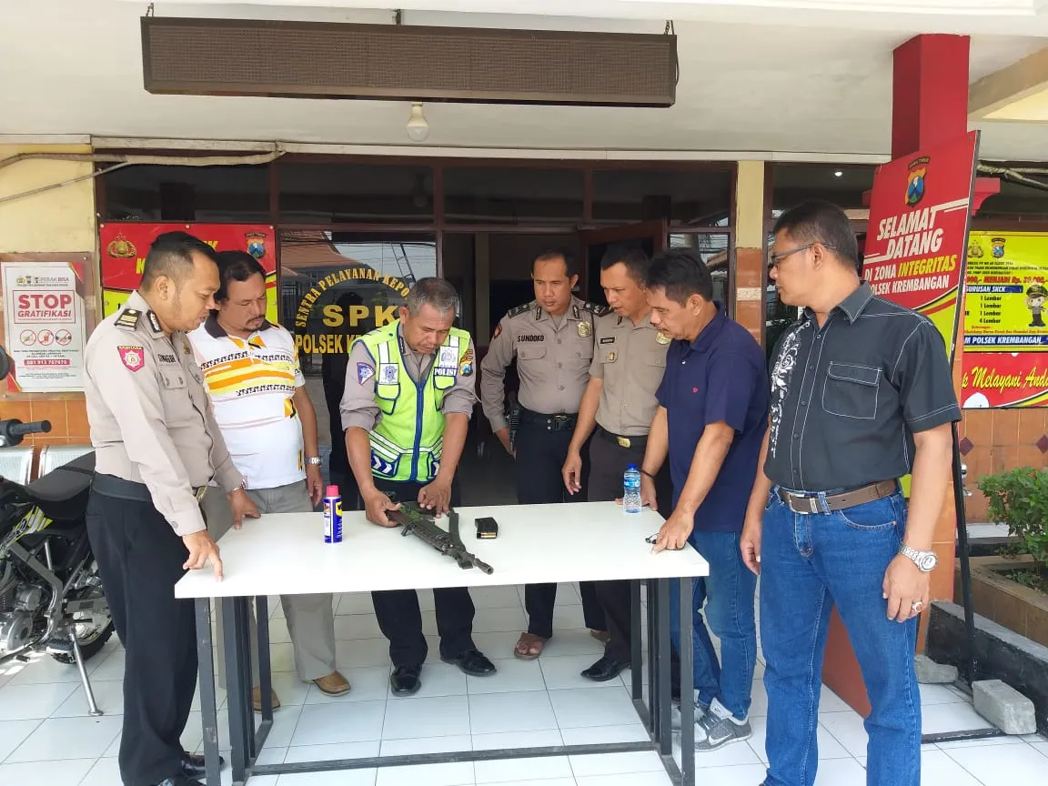 Polsek Krembangan latihan Bongkar Senjata Api