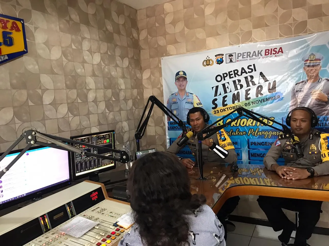Satlantas Polres Pelabuhan Tanjung Perak Sosialisasi Operasi Zebra 2019 di Radio Wijaya